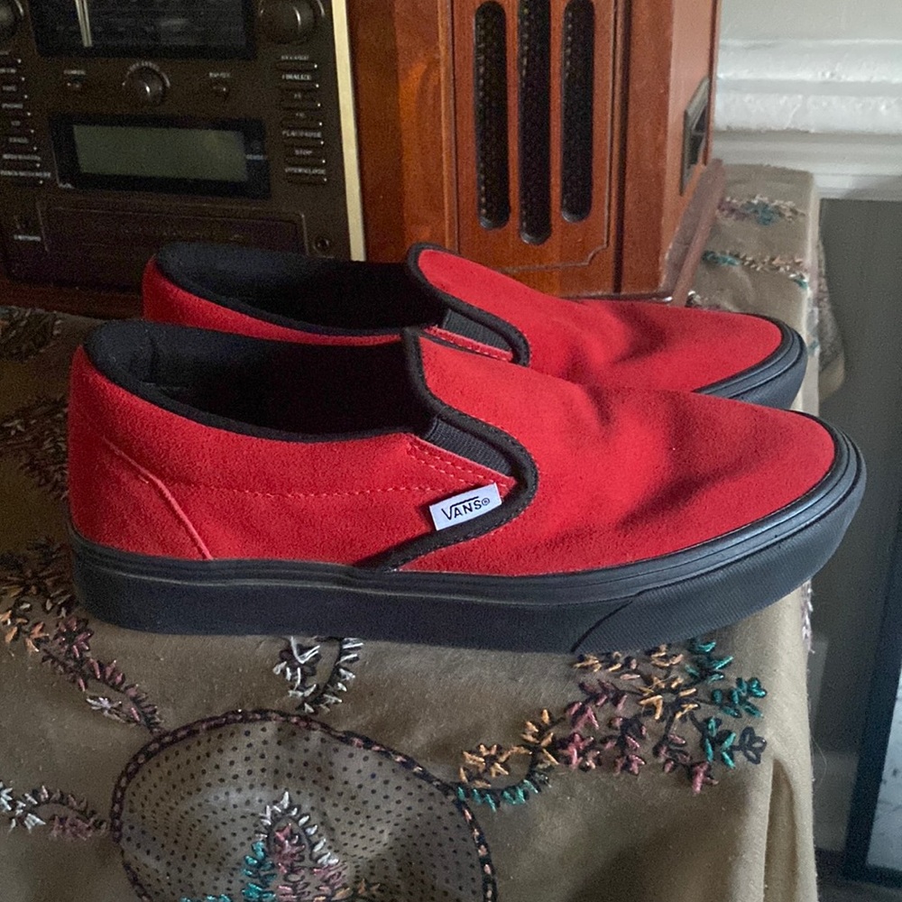 Red on Black🖤 Comfy cush Vans